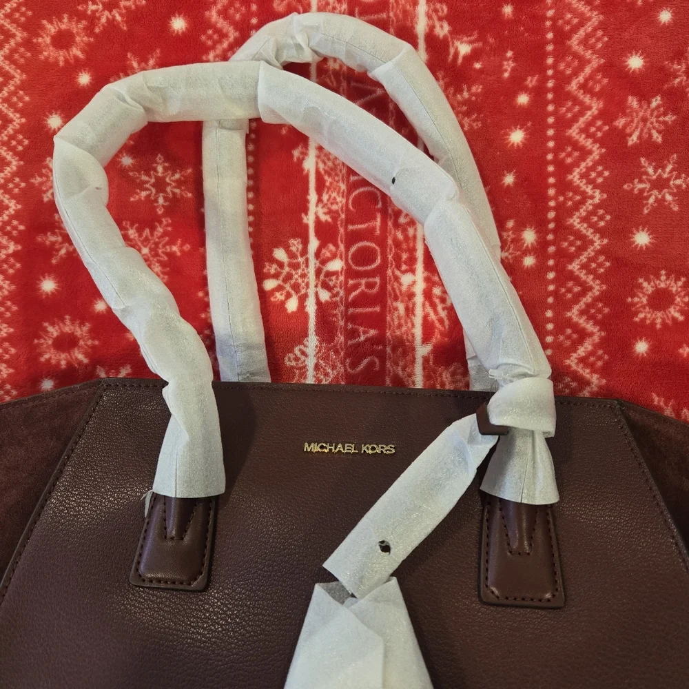 Michael Kors Avril Extra-Large Leather and Suede Tote Bag Red - Picture 8 of 12